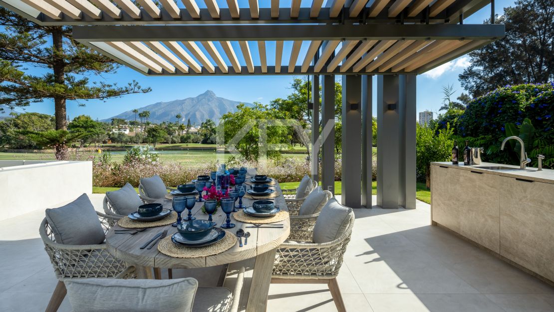 Frontline golf gilla with stunning views in Nueva Andalucía, Marbella