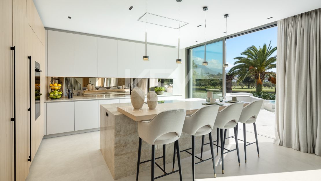 Frontline golf gilla with stunning views in Nueva Andalucía, Marbella