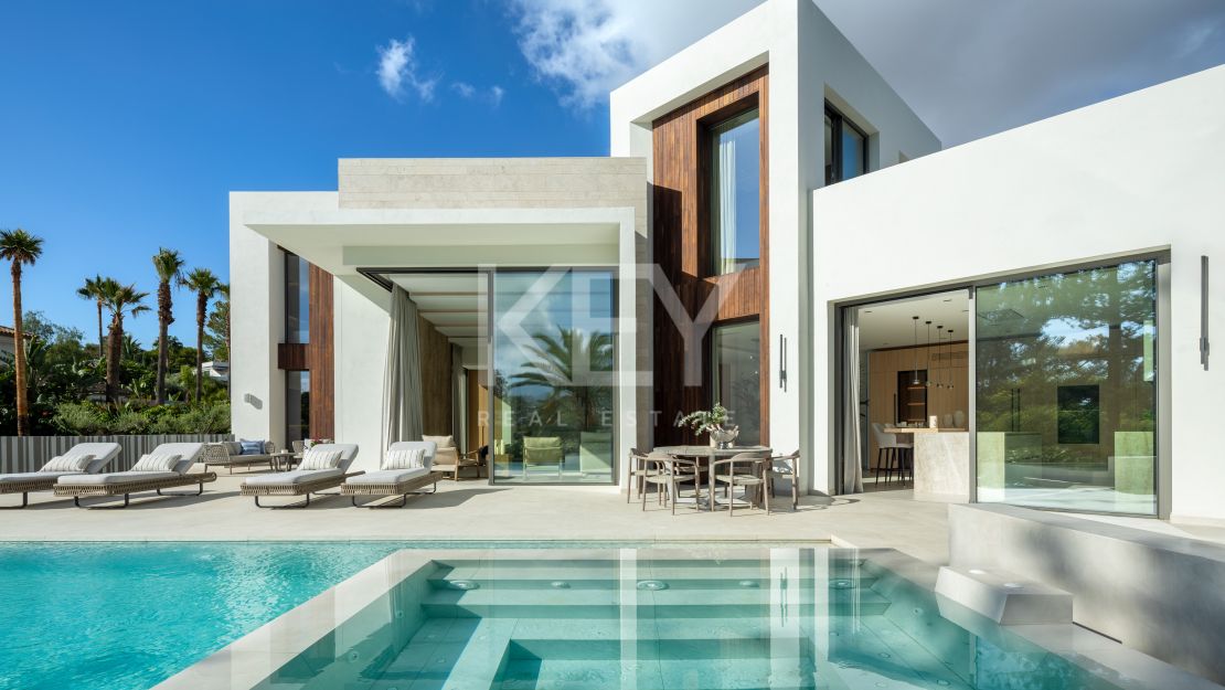 Frontline golf gilla with stunning views in Nueva Andalucía, Marbella