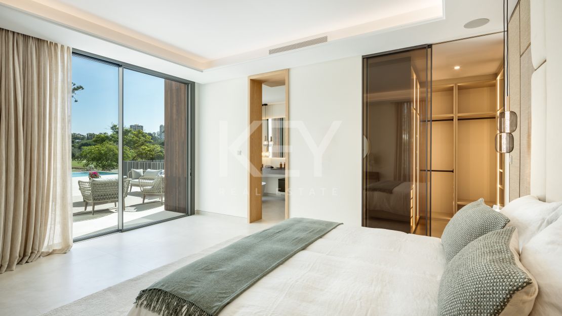 Frontline golf gilla with stunning views in Nueva Andalucía, Marbella