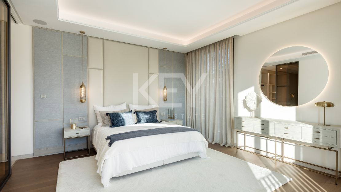 Frontline golf gilla with stunning views in Nueva Andalucía, Marbella