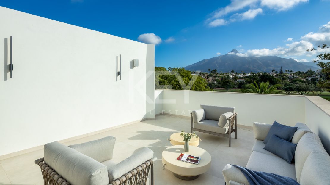 Frontline golf gilla with stunning views in Nueva Andalucía, Marbella