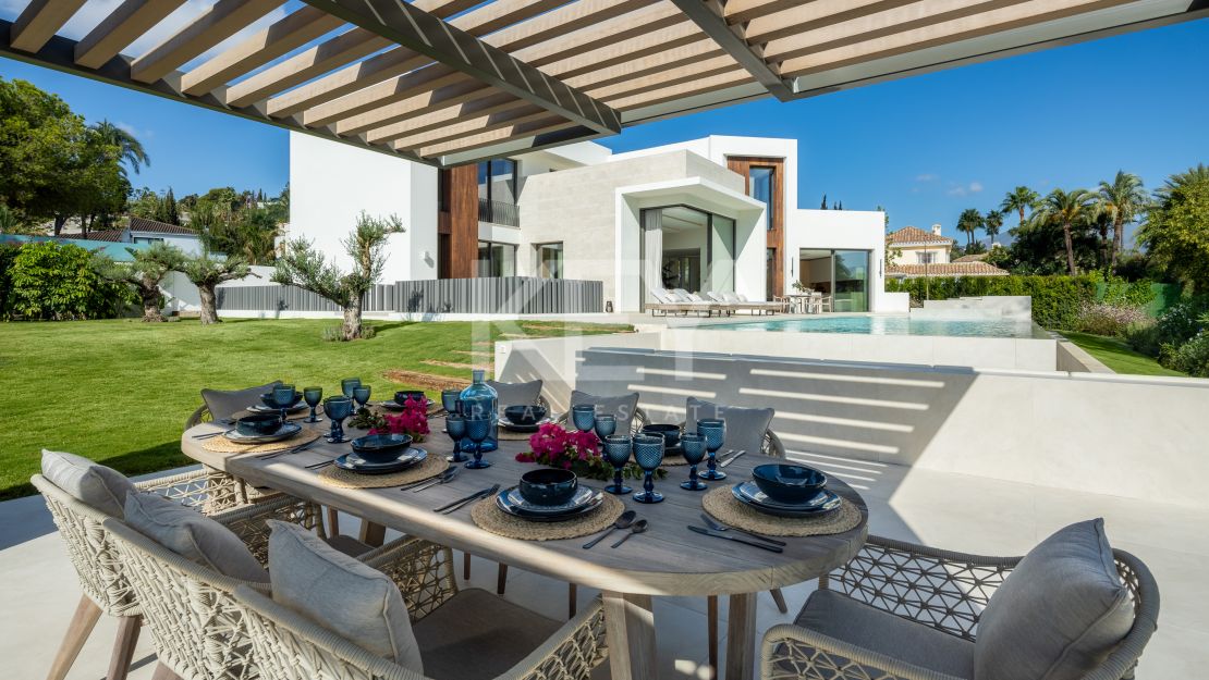 Frontline golf gilla with stunning views in Nueva Andalucía, Marbella