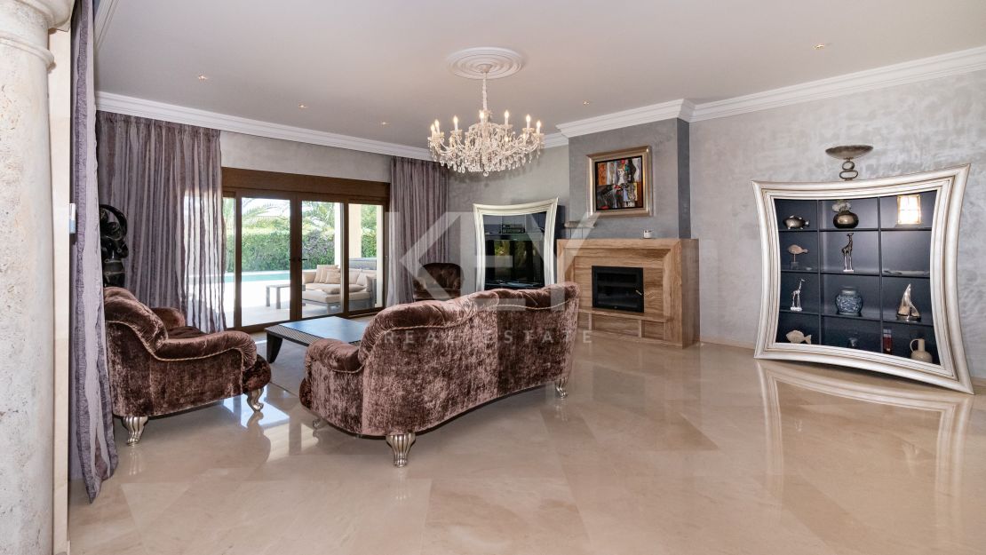 Luxury beachside Villa in Bahia de Marbella, Marbella East