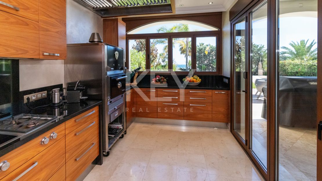 Luxury beachside Villa in Bahia de Marbella, Marbella East