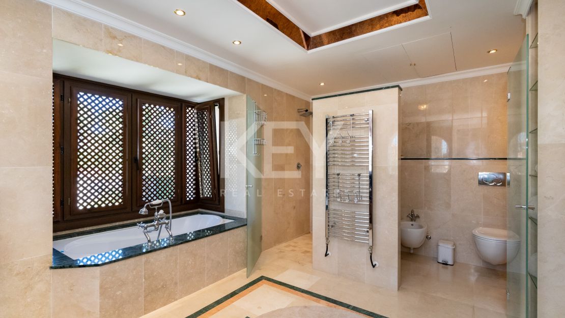 Luxury beachside Villa in Bahia de Marbella, Marbella East