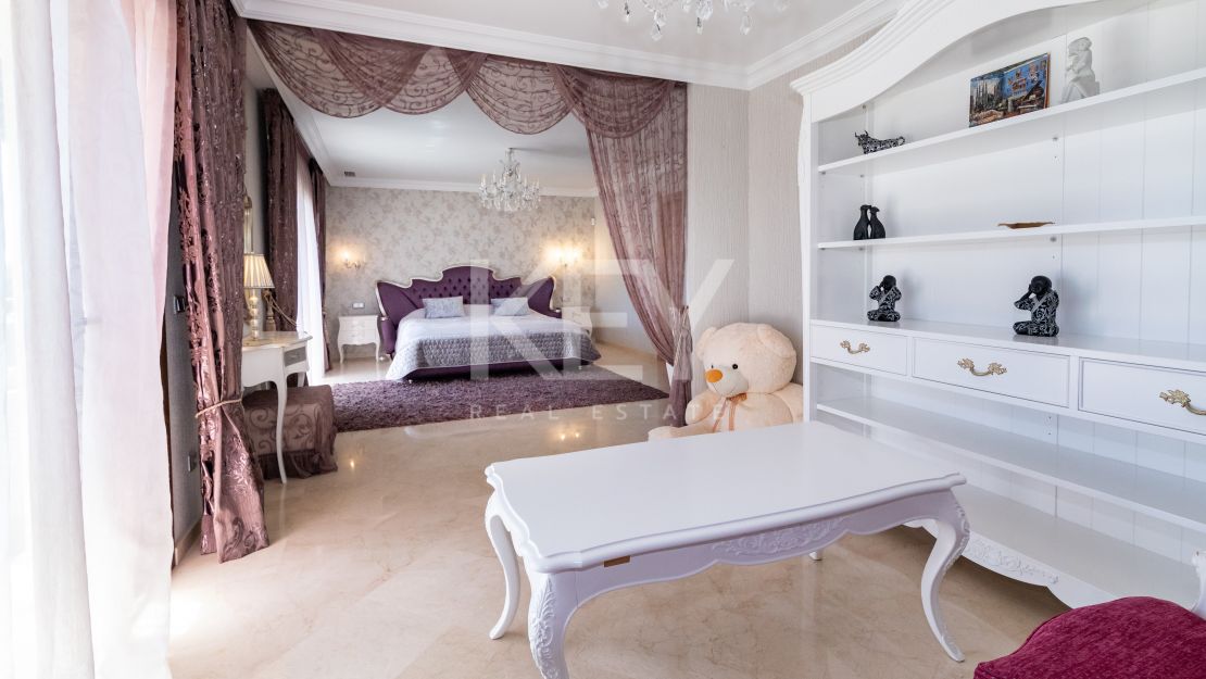 Luxury beachside Villa in Bahia de Marbella, Marbella East