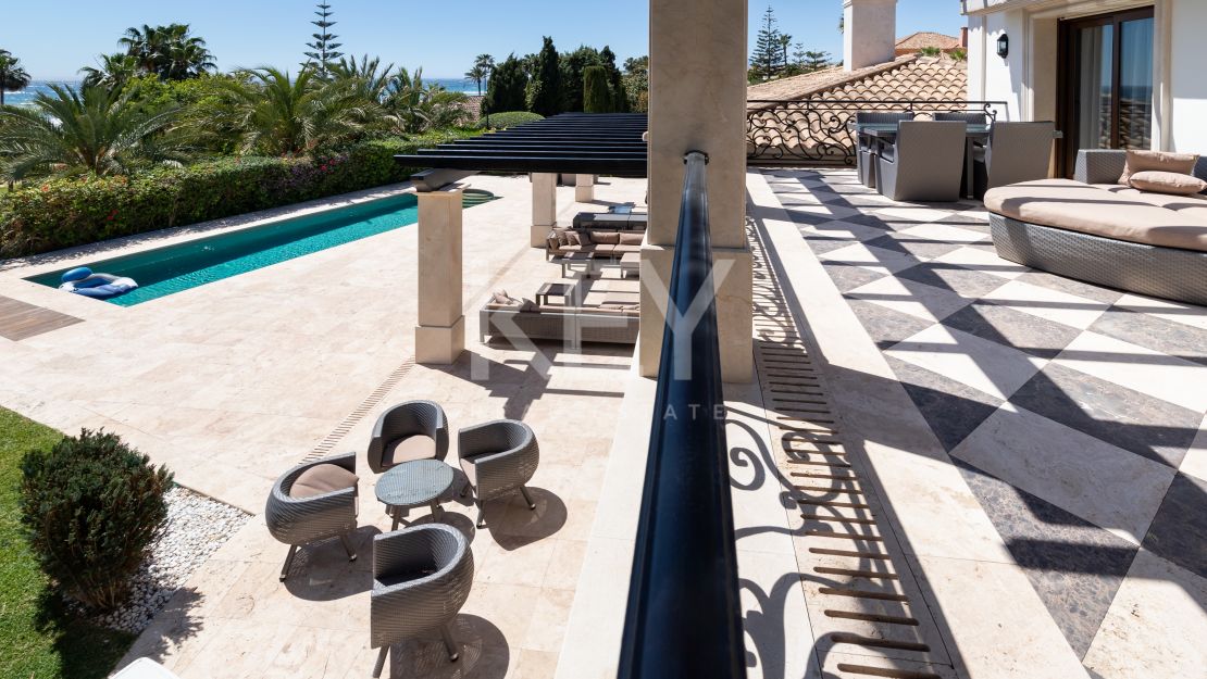 Luxury beachside Villa in Bahia de Marbella, Marbella East