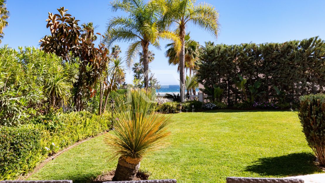 Luxury beachside Villa in Bahia de Marbella, Marbella East