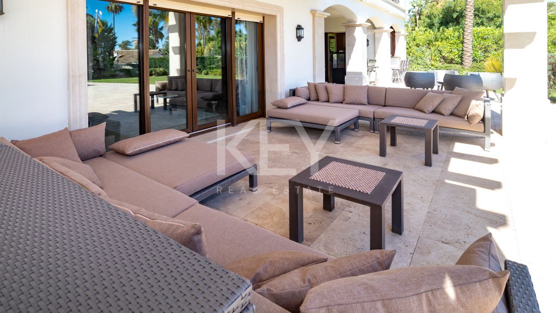 Luxury beachside Villa in Bahia de Marbella, Marbella East