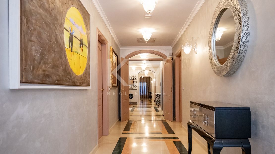 Luxury beachside Villa in Bahia de Marbella, Marbella East