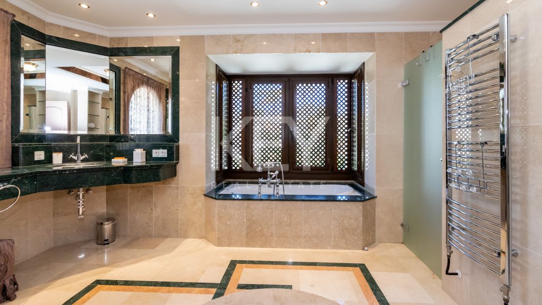 Luxury beachside Villa in Bahia de Marbella, Marbella East
