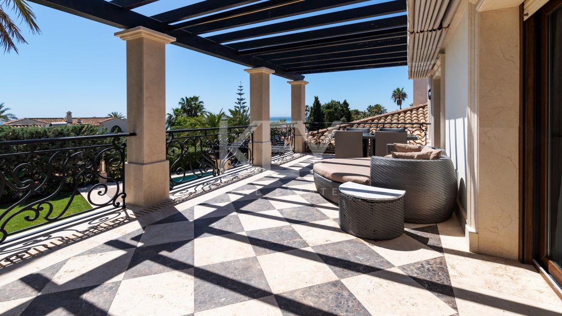 Luxury beachside Villa in Bahia de Marbella, Marbella East