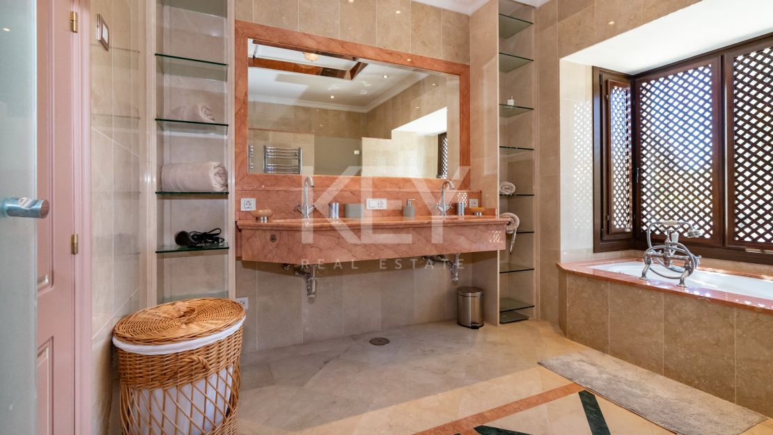 Luxury beachside Villa in Bahia de Marbella, Marbella East