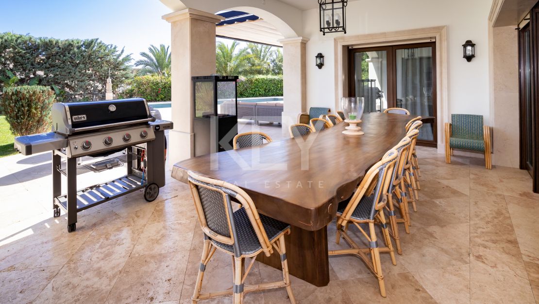 Luxury beachside Villa in Bahia de Marbella, Marbella East