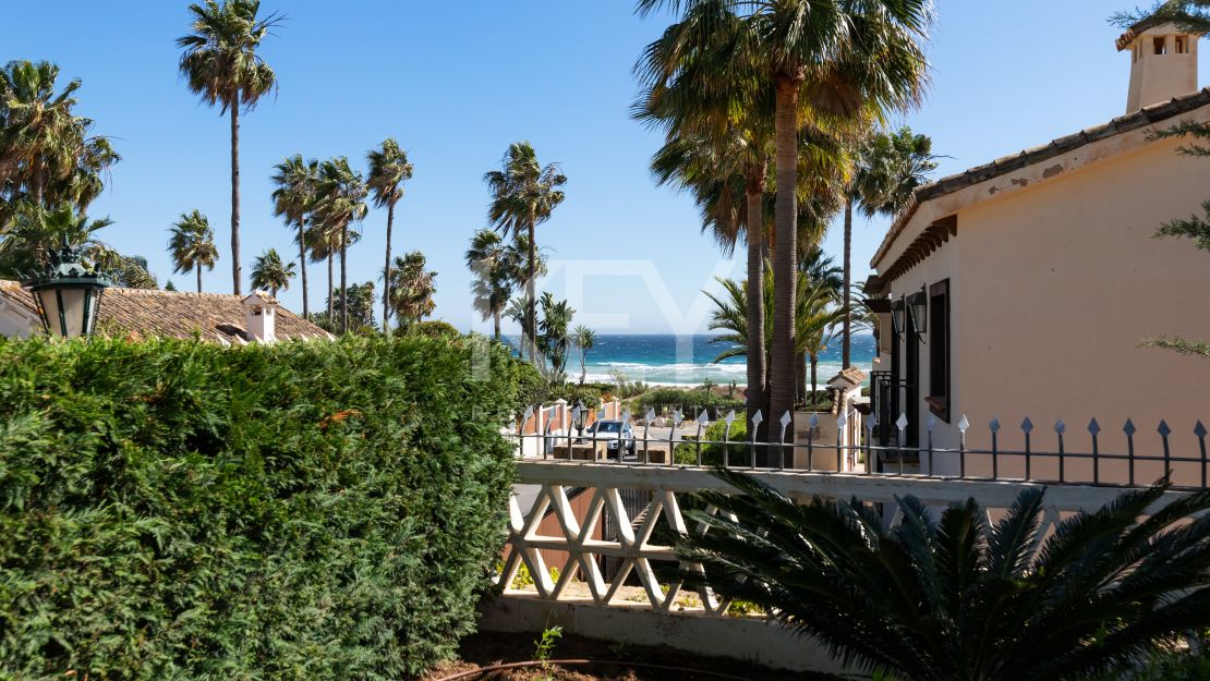 Luxury beachside Villa in Bahia de Marbella, Marbella East