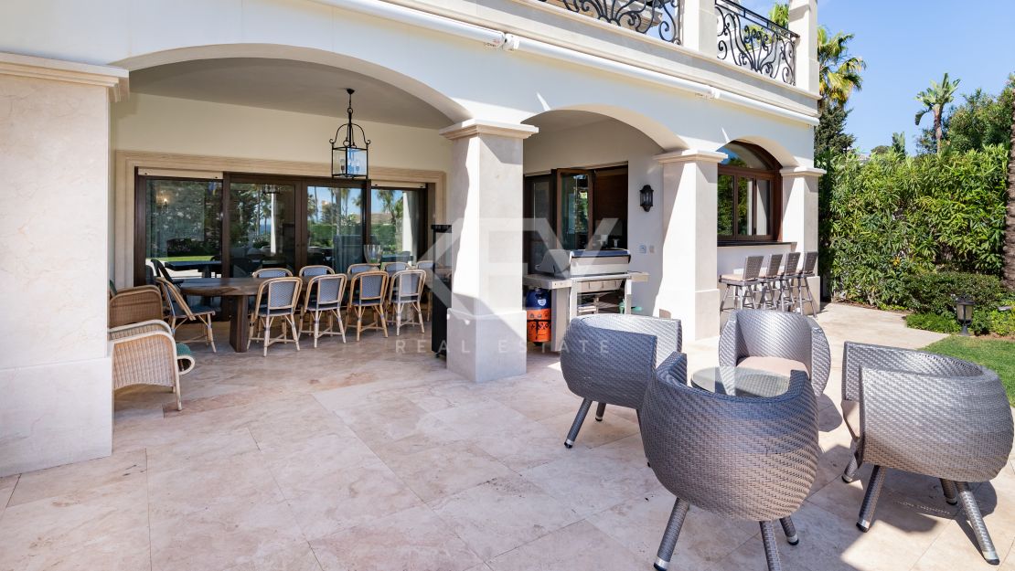 Luxury beachside Villa in Bahia de Marbella, Marbella East