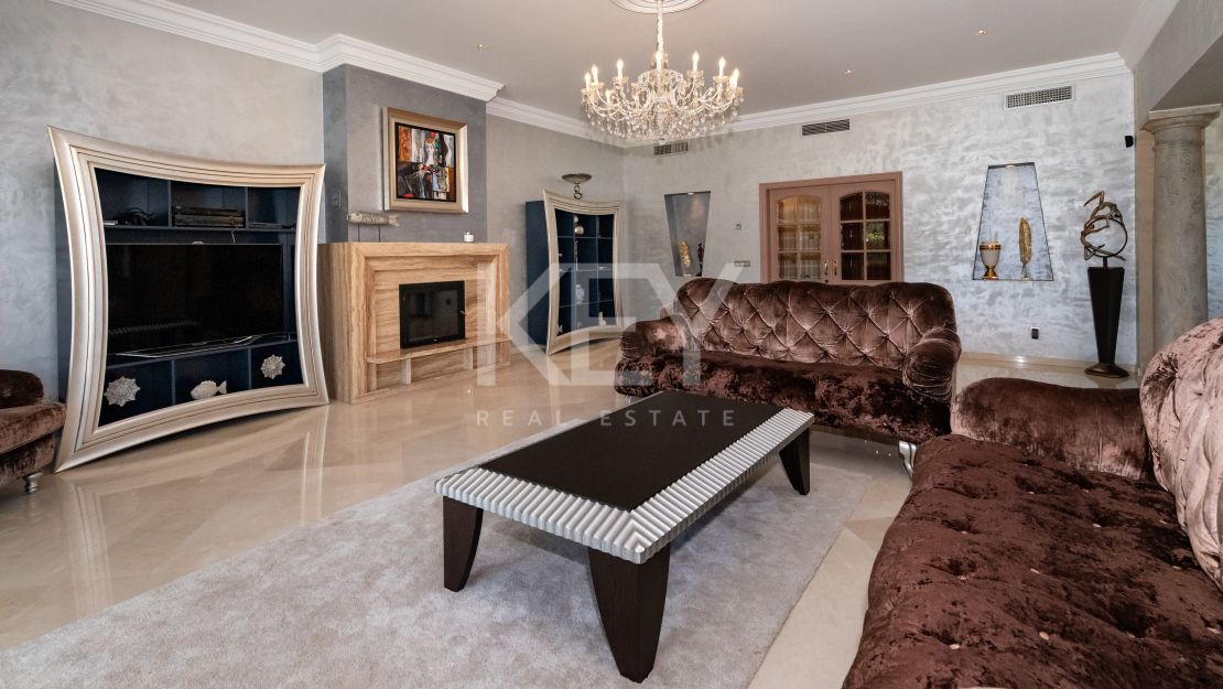 Luxury beachside Villa in Bahia de Marbella, Marbella East