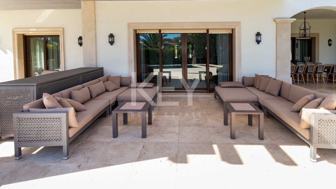 Luxury beachside Villa in Bahia de Marbella, Marbella East