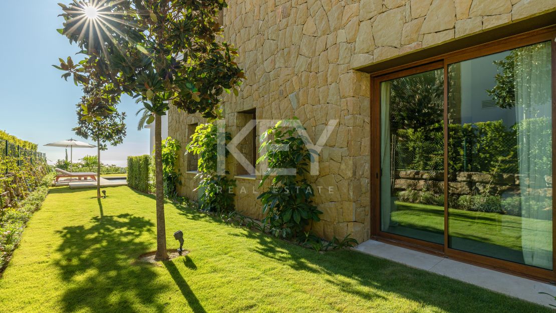 Exclusive luxury rental ground floor appartment with concierge service in Finca Cortesin, Casares