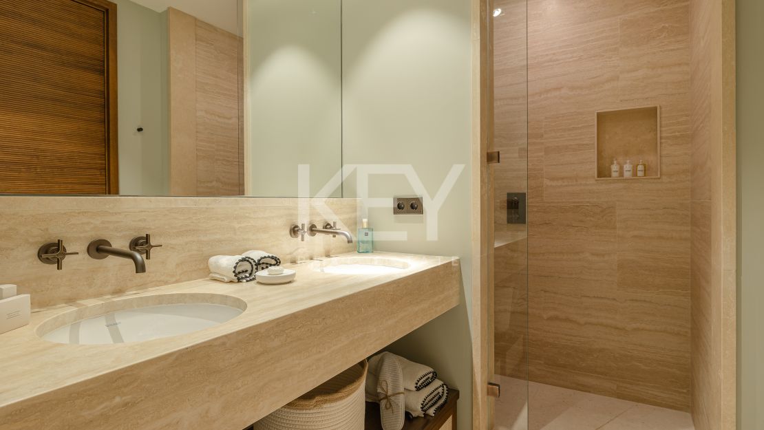 Exclusive luxury rental ground floor appartment with concierge service in Finca Cortesin, Casares