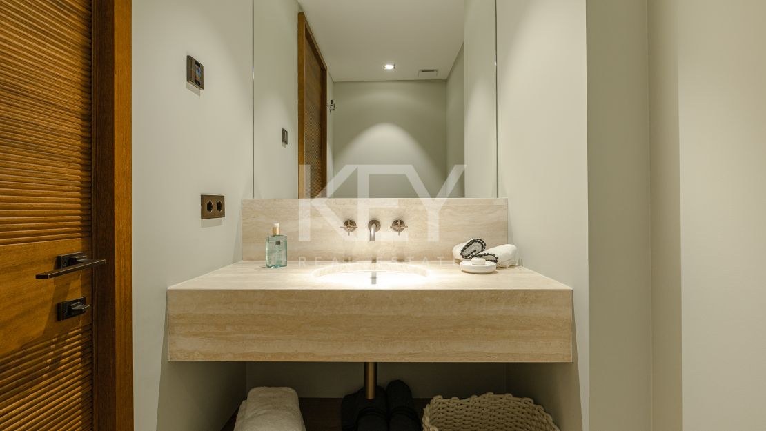 Exclusive luxury rental ground floor appartment with concierge service in Finca Cortesin, Casares