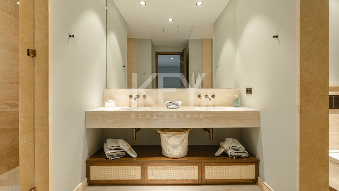 Exclusive luxury rental ground floor appartment with concierge service in Finca Cortesin, Casares