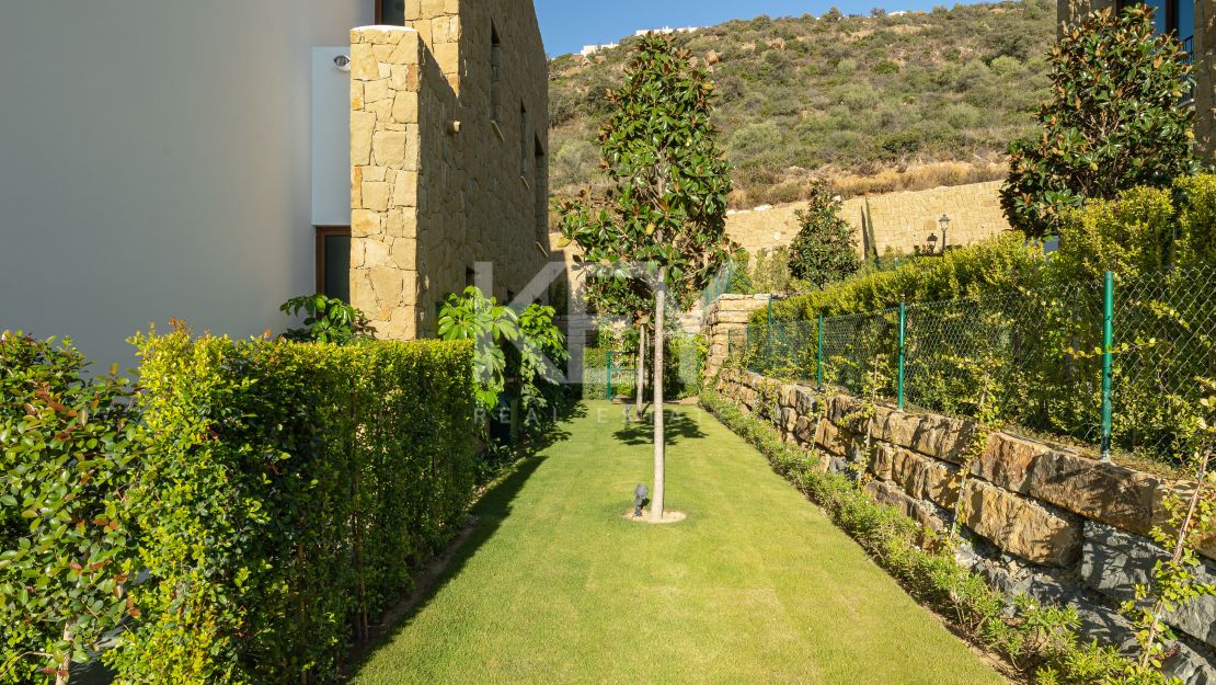 Exclusive luxury rental ground floor appartment with concierge service in Finca Cortesin, Casares