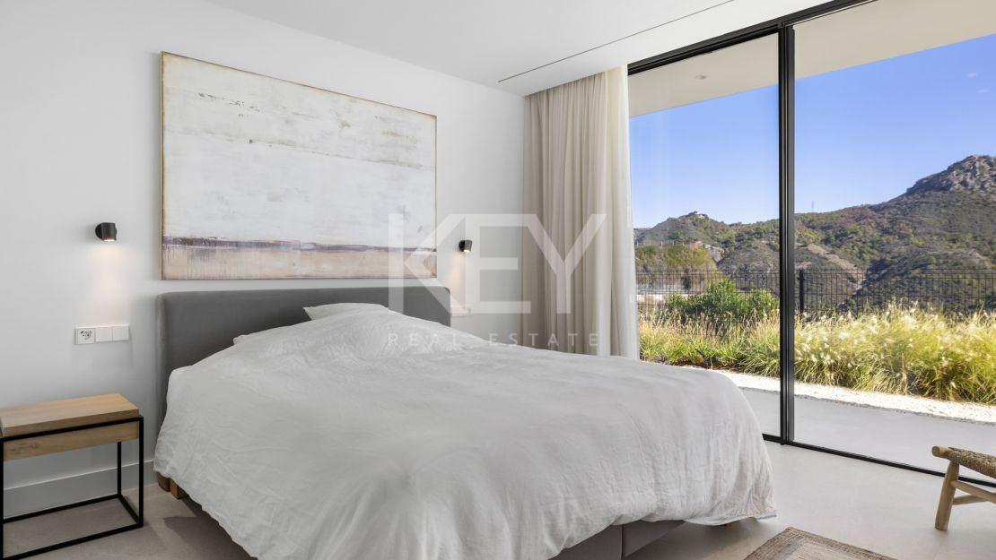 Exclusive contemporary villa with infinity heated pool in Monte Mayor, Benahavís