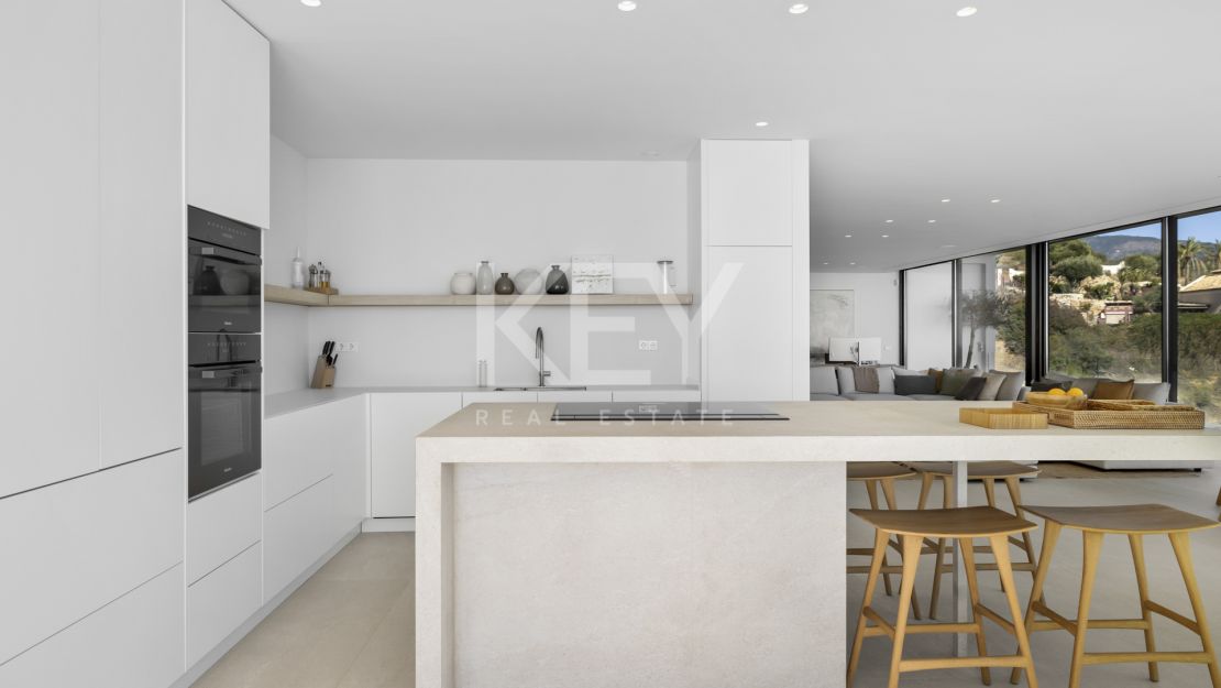 Exclusive contemporary villa with infinity heated pool in Monte Mayor, Benahavís
