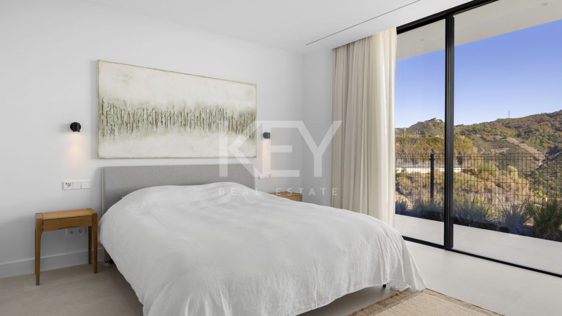 Exclusive contemporary villa with infinity heated pool in Monte Mayor, Benahavís