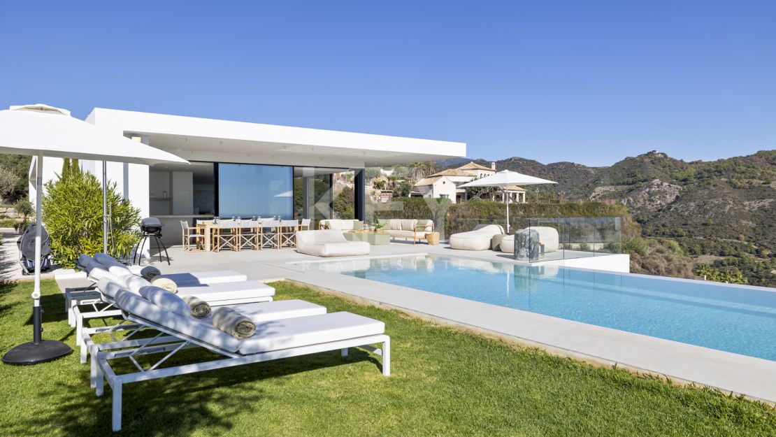 Exclusive contemporary villa with infinity heated pool in Monte Mayor, Benahavís