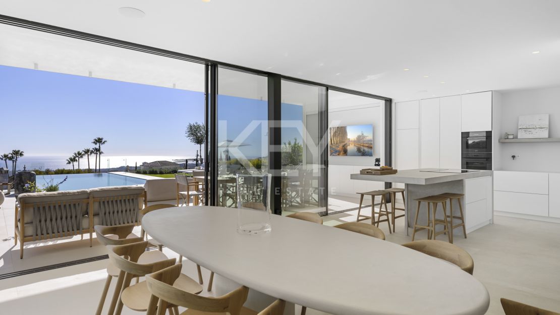 Exclusive contemporary villa with infinity heated pool in Monte Mayor, Benahavís