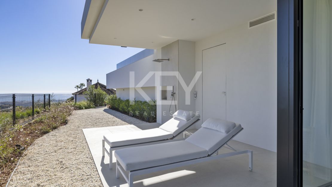 Exclusive contemporary villa with infinity heated pool in Monte Mayor, Benahavís