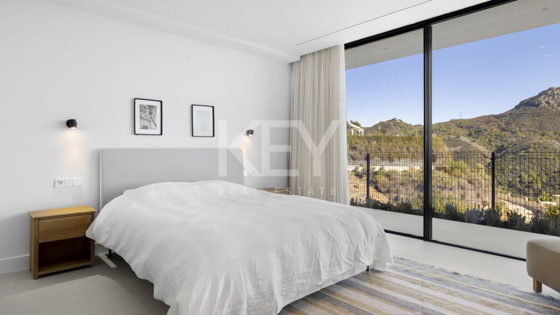 Exclusive contemporary villa with infinity heated pool in Monte Mayor, Benahavís