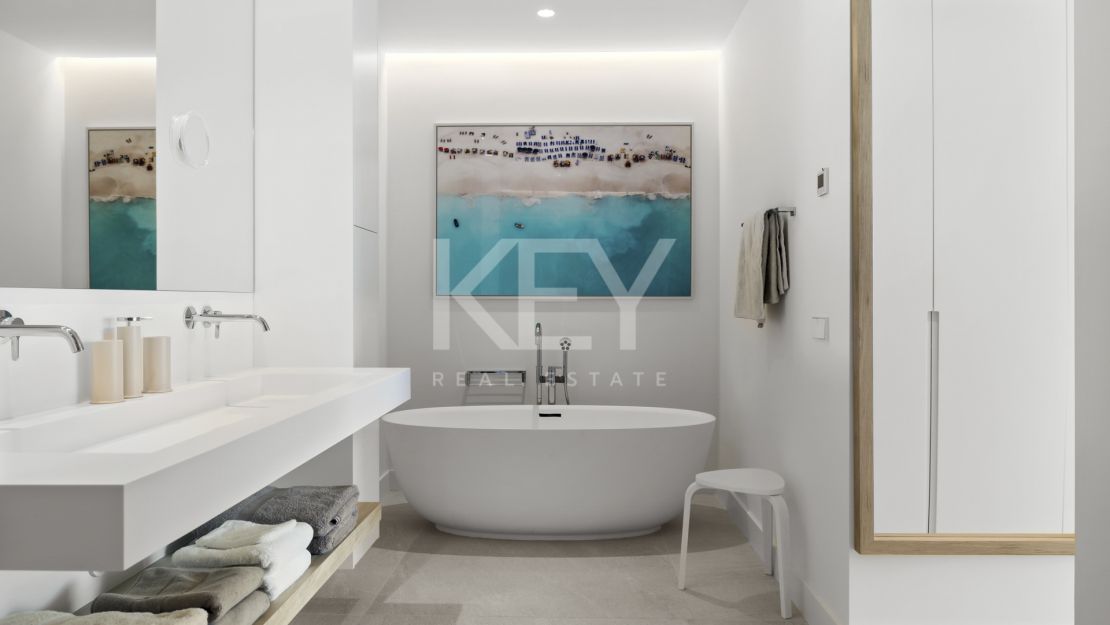 Exclusive contemporary villa with infinity heated pool in Monte Mayor, Benahavís