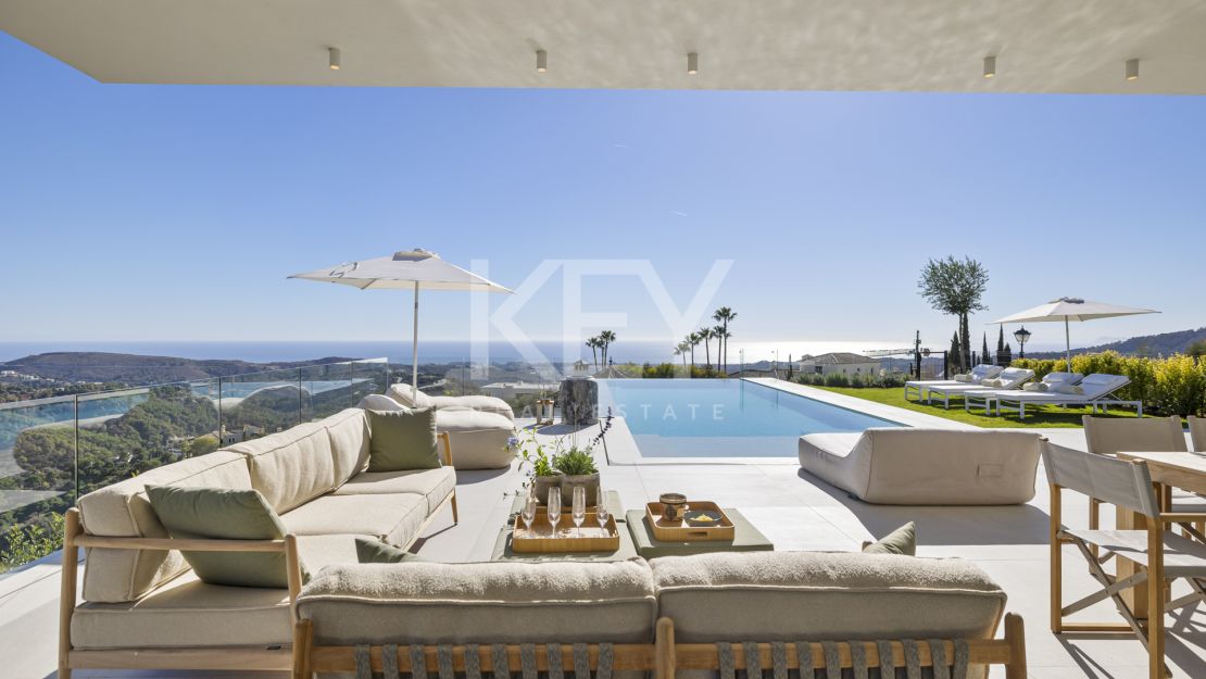 Exclusive contemporary villa with infinity heated pool in Monte Mayor, Benahavís