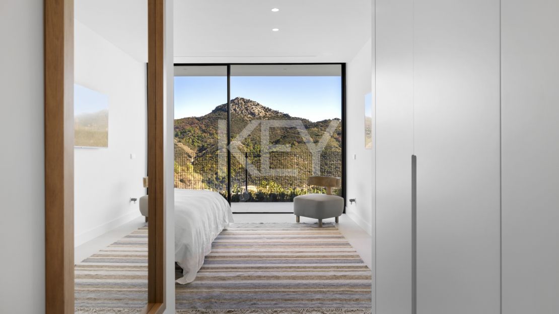 Exclusive contemporary villa with infinity heated pool in Monte Mayor, Benahavís
