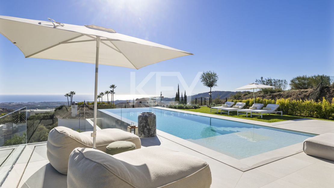 Exclusive contemporary villa with infinity heated pool in Monte Mayor, Benahavís