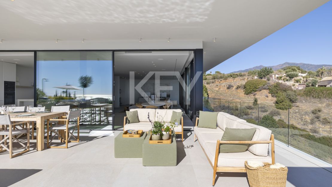 Exclusive contemporary villa with infinity heated pool in Monte Mayor, Benahavís