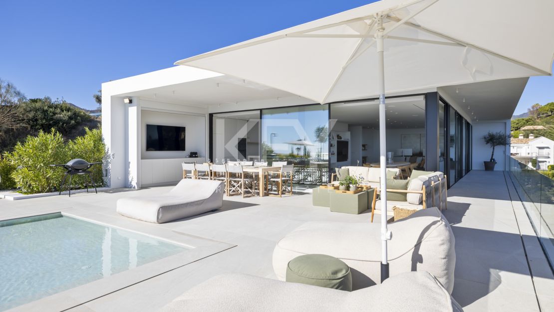 Exclusive contemporary villa with infinity heated pool in Monte Mayor, Benahavís