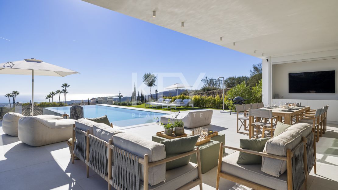Exclusive contemporary villa with infinity heated pool in Monte Mayor, Benahavís