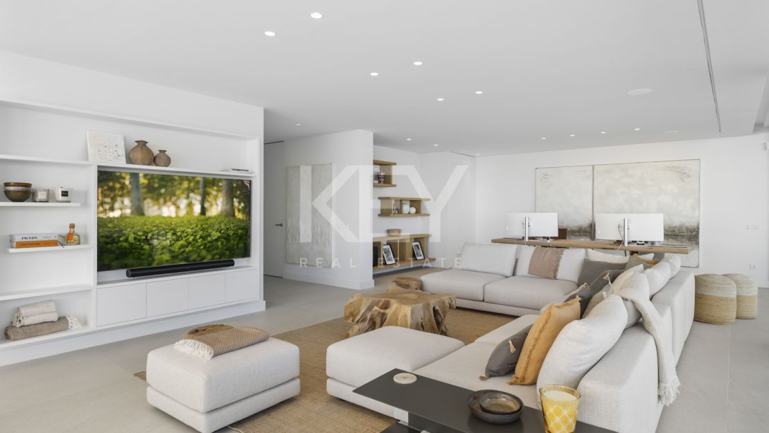 Exclusive contemporary villa with infinity heated pool in Monte Mayor, Benahavís