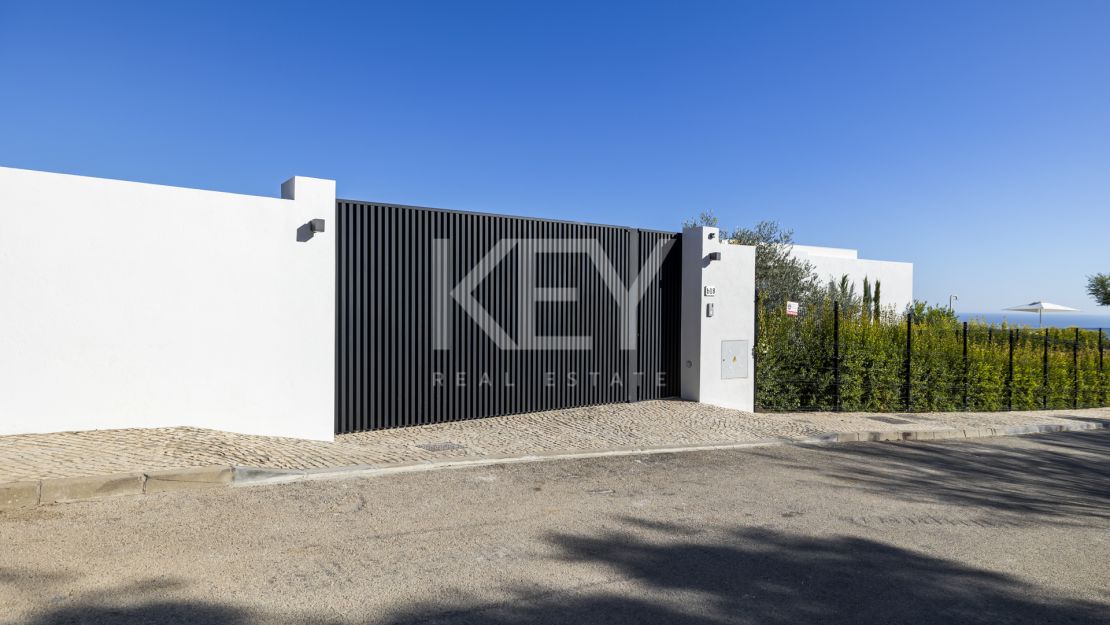 Exclusive contemporary villa with infinity heated pool in Monte Mayor, Benahavís