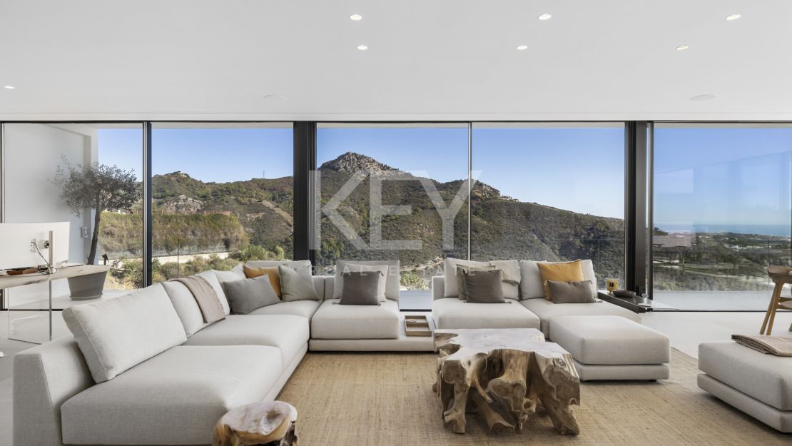 Exclusive contemporary villa with infinity heated pool in Monte Mayor, Benahavís