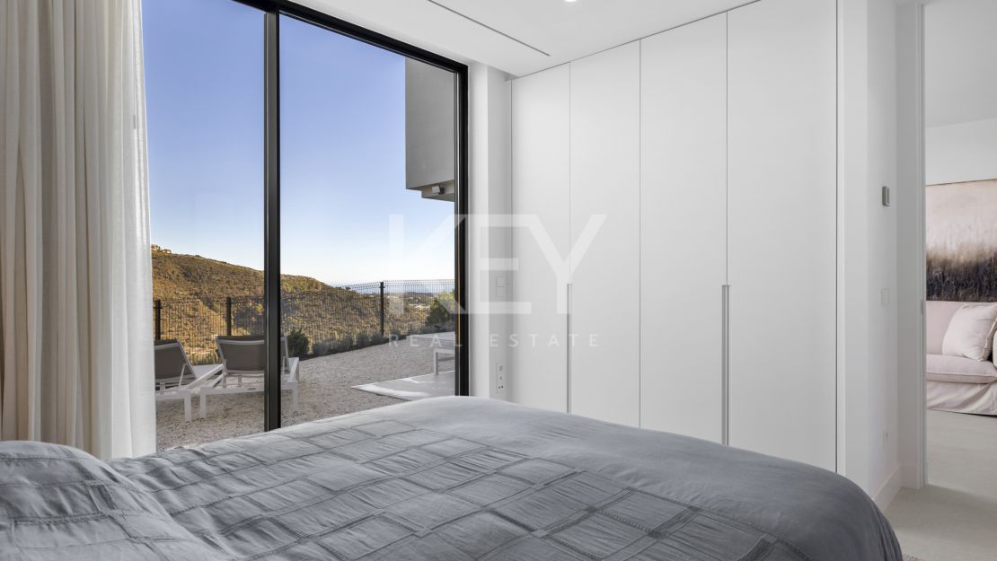 Exclusive contemporary villa with infinity heated pool in Monte Mayor, Benahavís