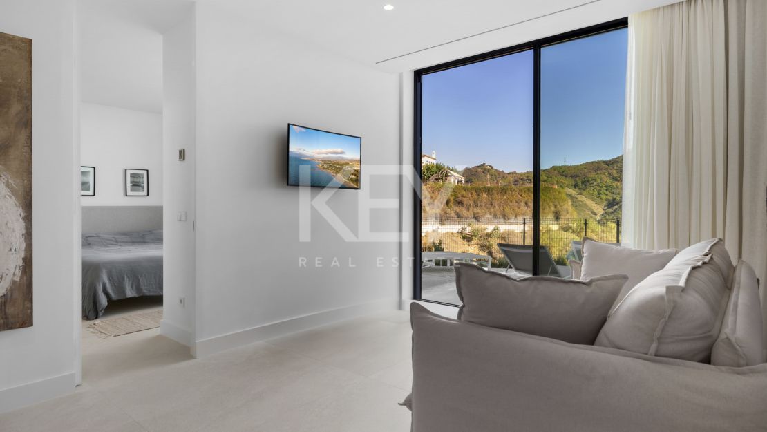 Exclusive contemporary villa with infinity heated pool in Monte Mayor, Benahavís