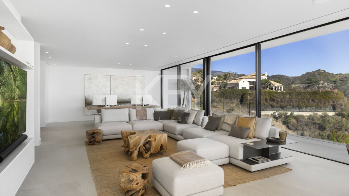 Exclusive contemporary villa with infinity heated pool in Monte Mayor, Benahavís
