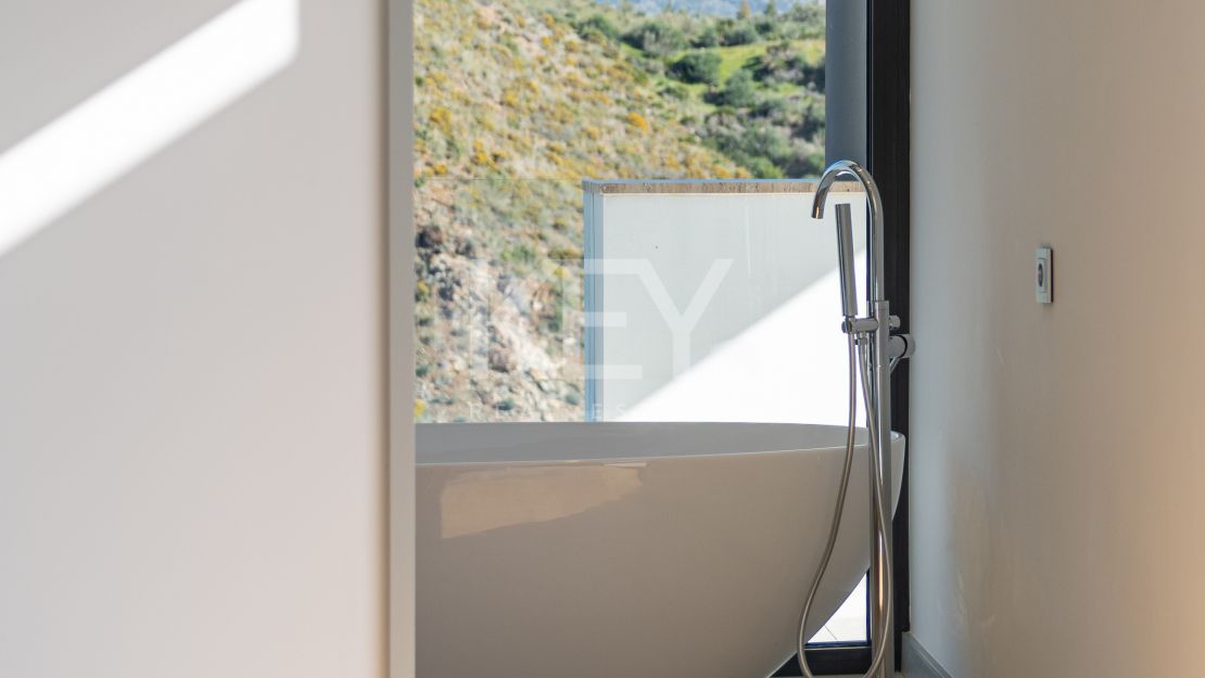 Luxurious newly built villa with panoramic views in Lomas de La Quinta, Benahavís