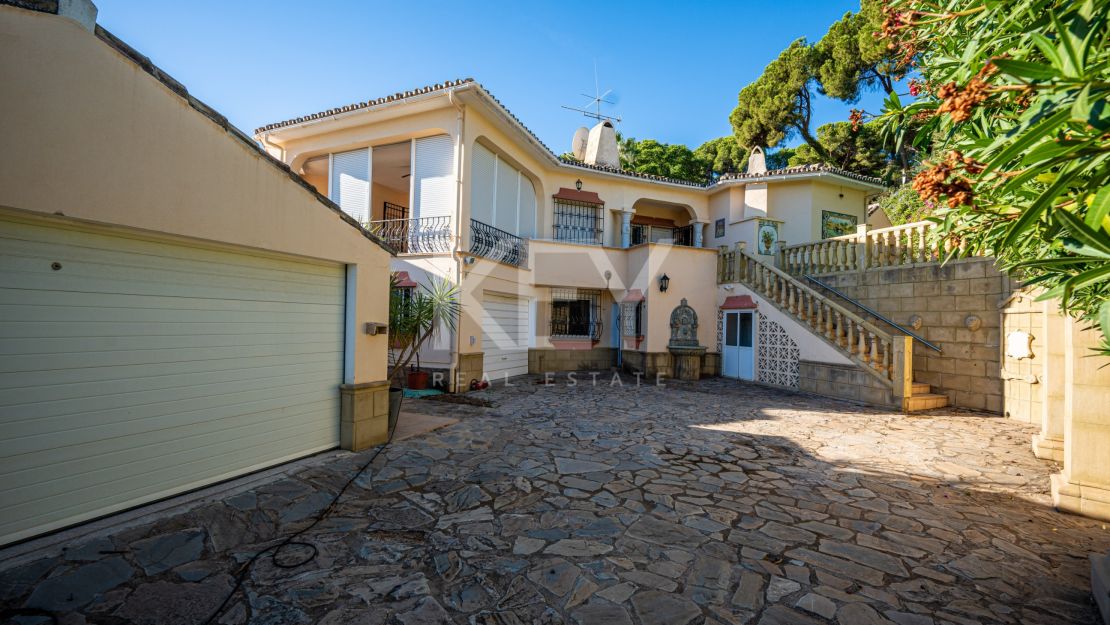 Exclusive villa project with panoramic views in Nueva Andalucía's Golf Valley